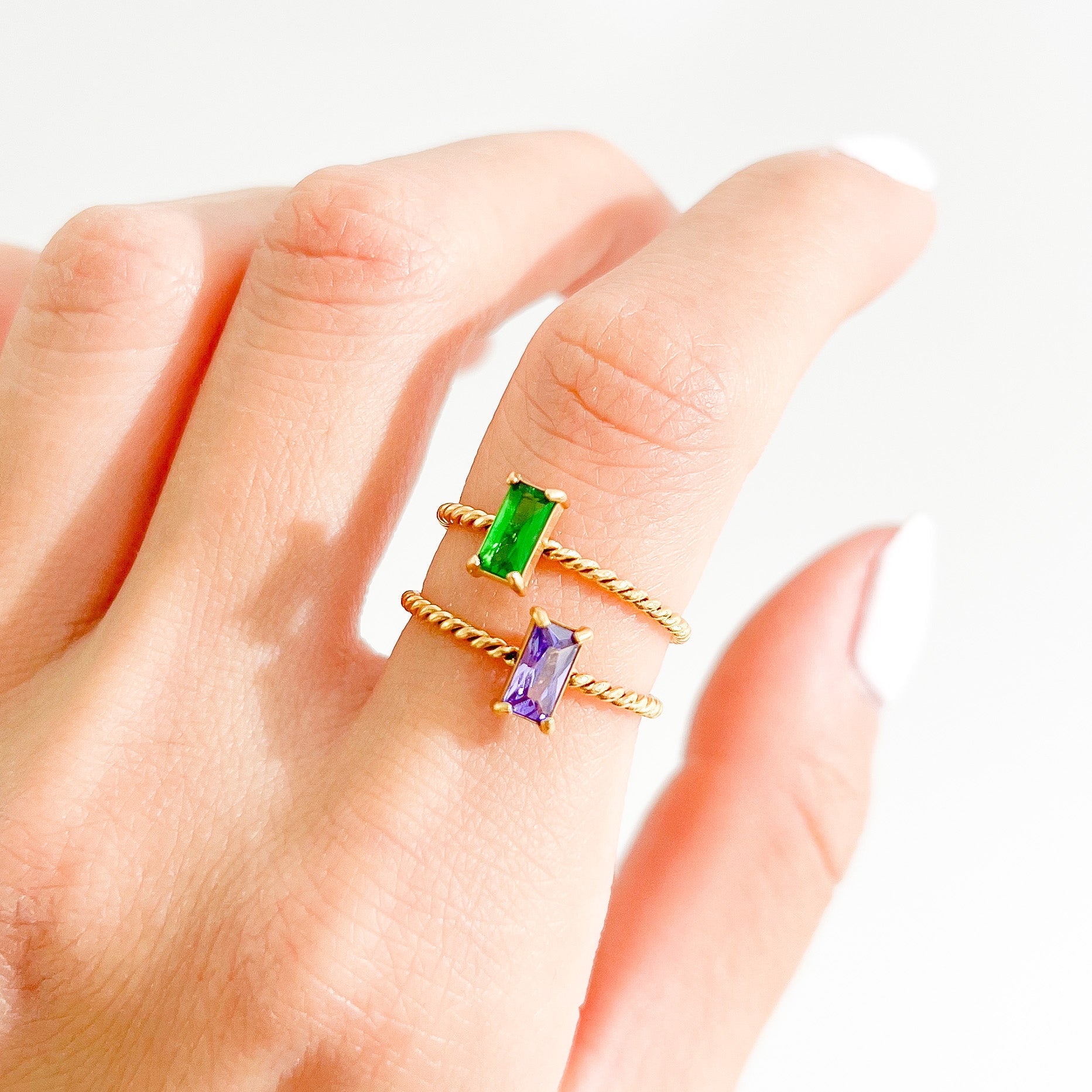 Twisted Rectangle Gem Gold Ring