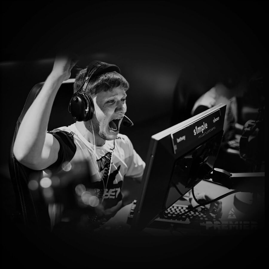 Logitech G PRO X Superlight Wireless Gaming Mouse, Ultra-Lightweight, Hero 25K Sensor, 25,600 DPI, 5 Programmable Buttons, Long Battery Life, Compatible with PC/Mac - Black