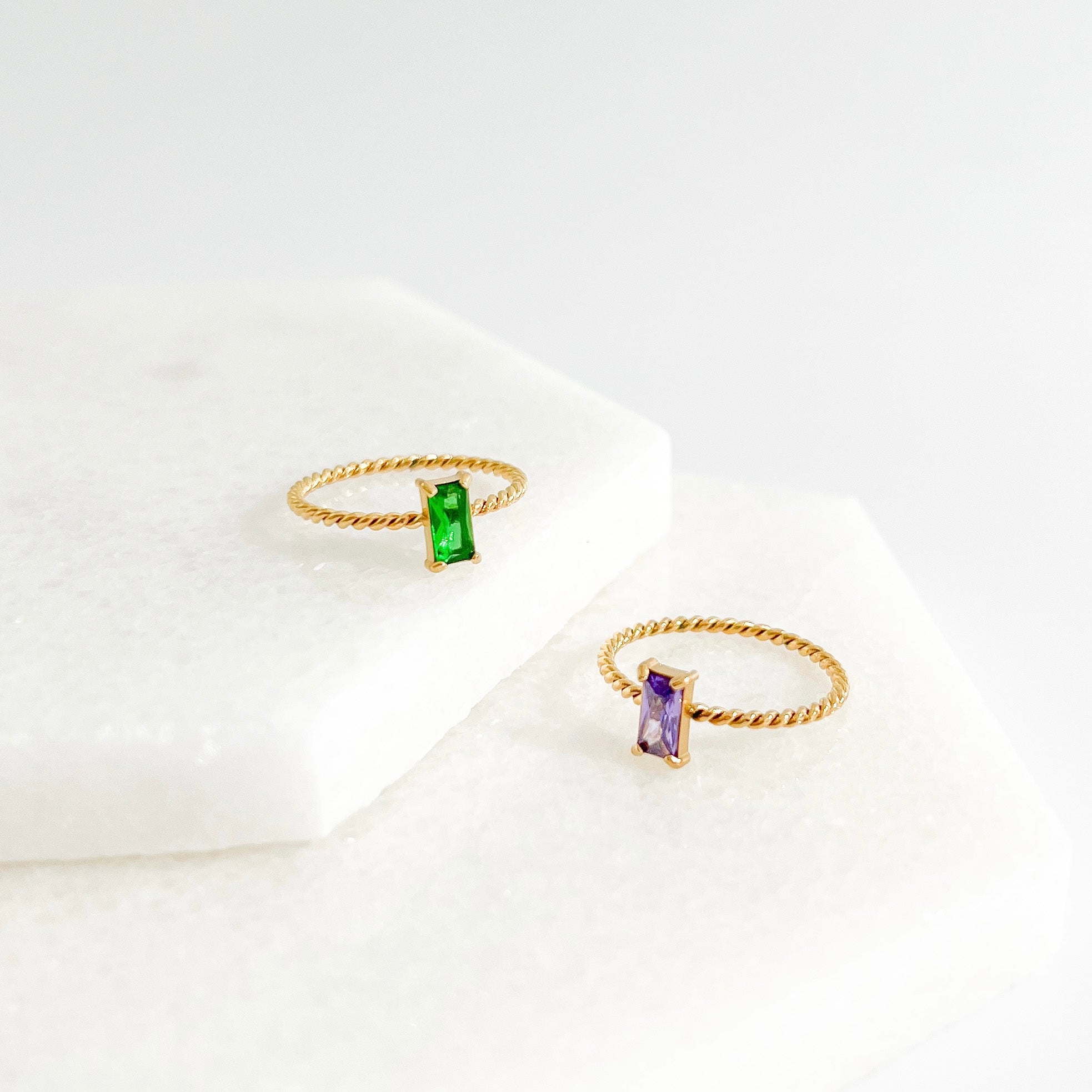 Twisted Rectangle Gem Gold Ring